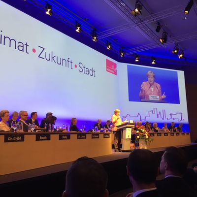 Bild vergrößern: Bundeskanzlerin Dr. Angela Merkel spricht auf der Hauptversammlung des Deutschen Städtetages