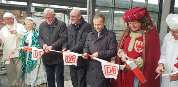 Offizielle Bahnhofsübergabe DB mit Minister Pegel