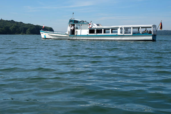 Das Linienschiff Rethra der Neubrandenburger Verkehrsbetriebe wird am 27.07. 2019 im Rahmen des neuen DETECT CLASSIC FESTiVALS der Festspiele Mecklenburg-Vorpommern &uuml;ber den Tollensesee schippern