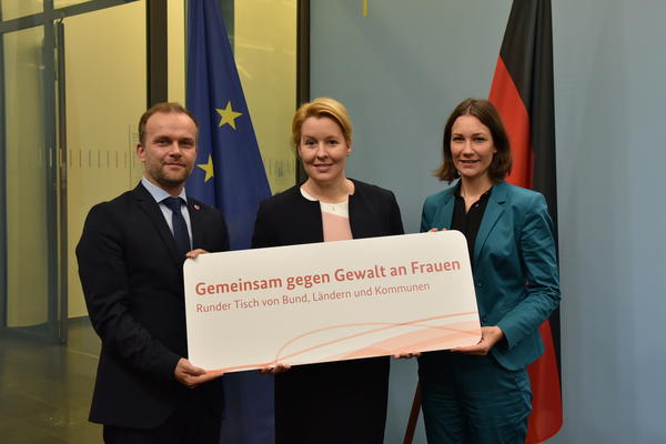 Deutscher St�dtetag - Sitzung des Runden Tisches von Bund, L�ndern und Kommunen gegen Gewalt an Frauen