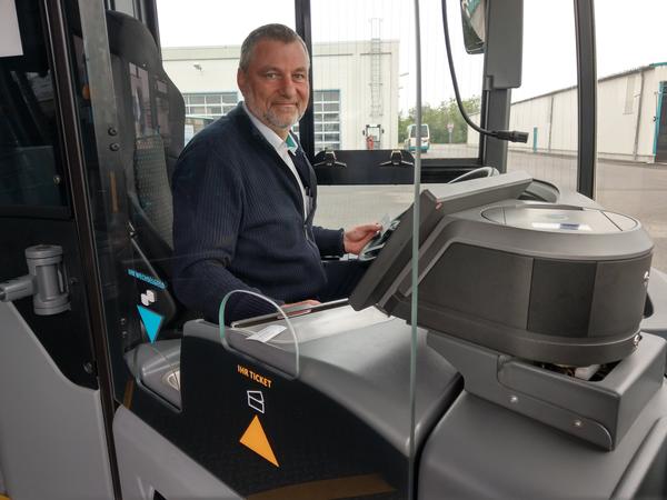 Ticketverkauf im Bus - Die Busse der Neubrandenburger Verkehrsbetriebe werden jetzt nach und nach mit Fahrerschutztüren ausgestattet.