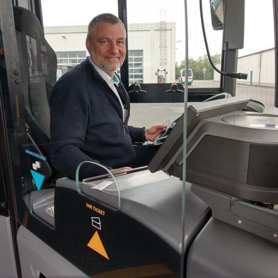 Ticketverkauf im Bus - Die Busse der Neubrandenburger Verkehrsbetriebe werden jetzt nach und nach mit Fahrerschutztüren ausgestattet.