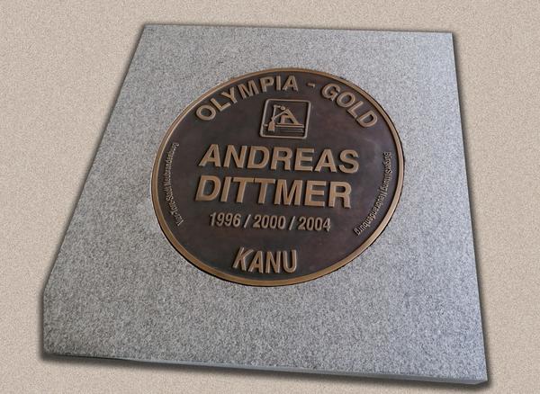 Die erste Bronzeplakette des Ruhmespfades ist dem erfolgreichsten Sportler und Ehrenbürger der Vier-Tore-Stadt Neubrandenburg - Andreas Dittmer - gewidmet.