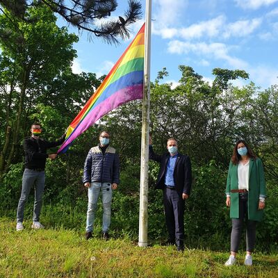 IDAHOBIT - Hissen der Regenbogenflagge