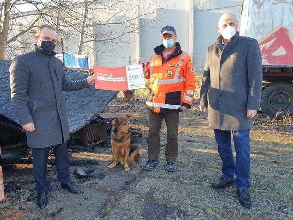 Spenden&uuml;bergabe Hundestaffel