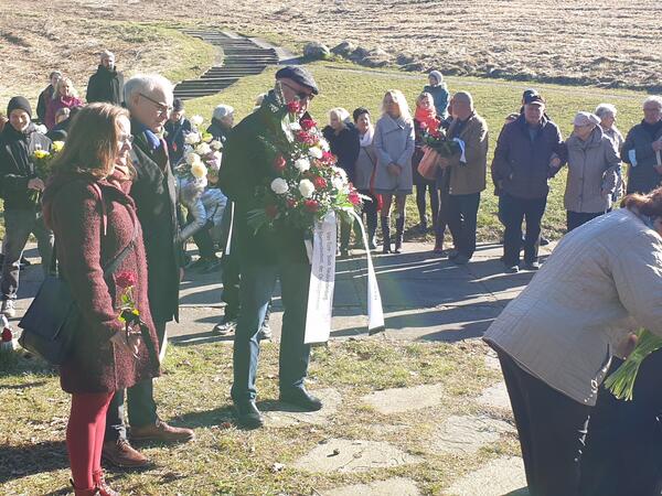 Frauentag: Gedenken am Ehrenmal