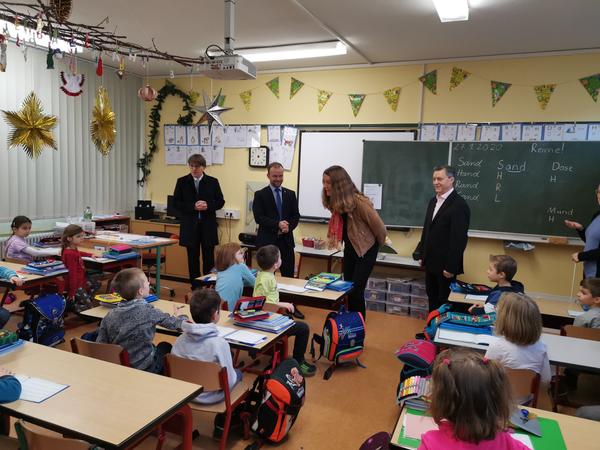 Kultusministerin Martin besucht Grundschule und Museum