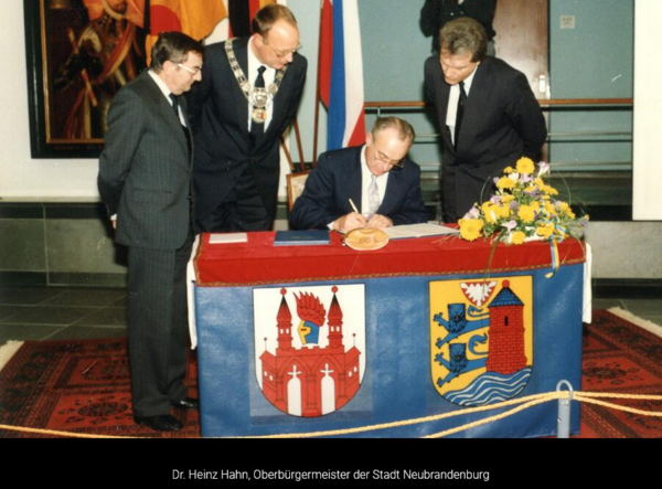 Dr. Heinz Hahn, Oberb&uuml;rgermeister der Stadt Neubrandenburg