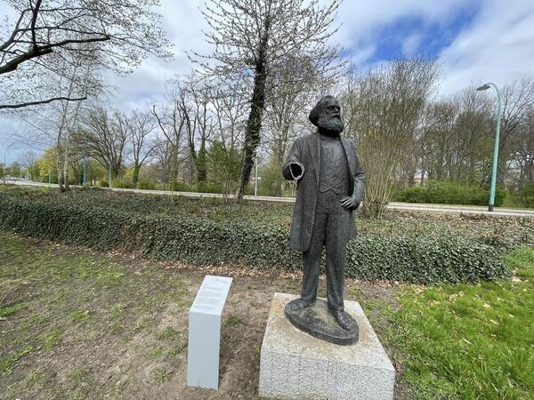 Karl Marx-Denkmal erneut von Vandalismus heimgesucht