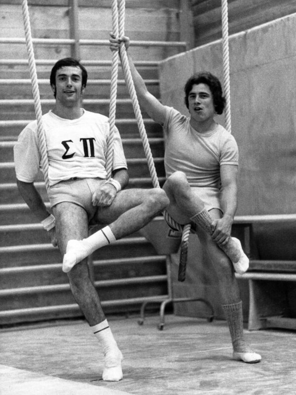 Flucht und Fluchthilfe: Eberhard Gienger (li.) und Wolfgang Th�ne nach der Flucht Th�nes 1975.
