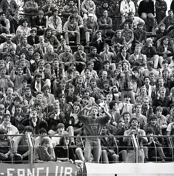 Im Objektiv der Staatsmacht. Fu&szlig;ballfans im Blick von Volkspolizei und Stasi