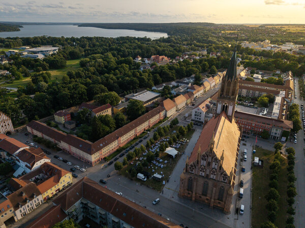 Blick aus der Stadt Richtung Tollensesee