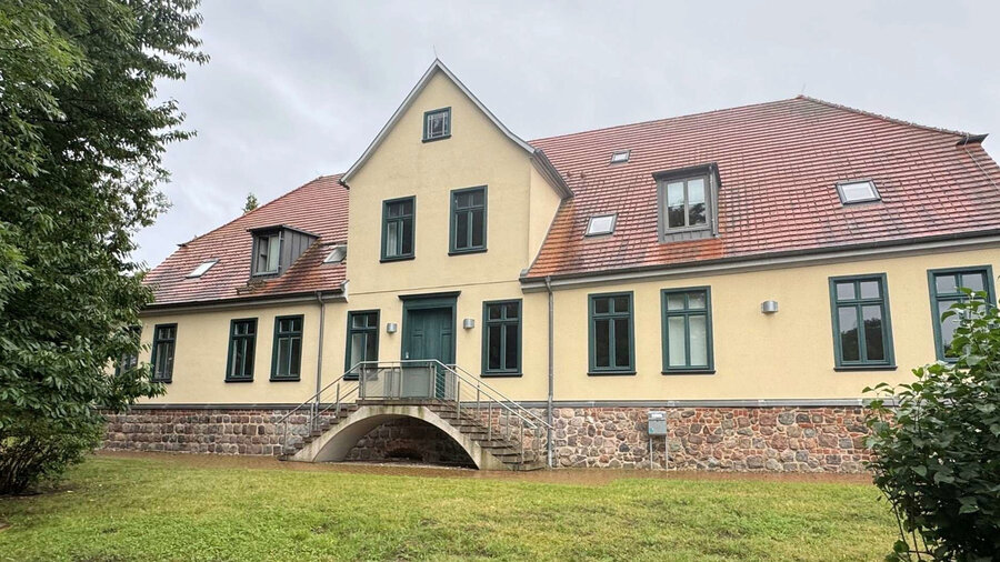 Das Amtshaus Broda in der Au&szlig;enansicht.