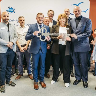 Alexander Enko (Stadtverwaltung Neubrandenburg), Marc Ryll (Stadtverwaltung Neubrandenburg), Oberb�rgermeister Nico Klose, R�diger Krohn (Staatliches Schulamt Neubrandenburg), Martin Ramp (Stadtverwaltung Neubrandenburg), Anke Kamps (Schulleiterin der GS
