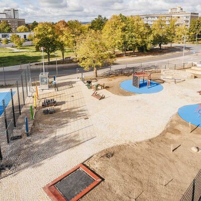 Der neue Schulhof