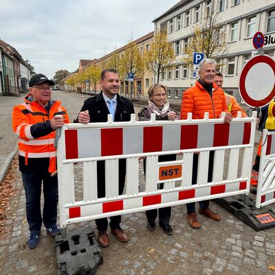 Gruppenbild Er�ffnung Gr. Wollweberstra�e